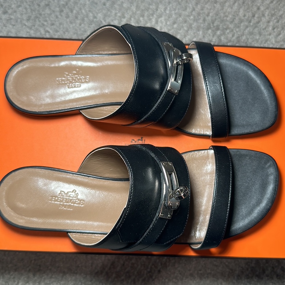 ❌SOLD❌Hermes Avenue Sandal BLACK size 39 - Picture 3 of 10